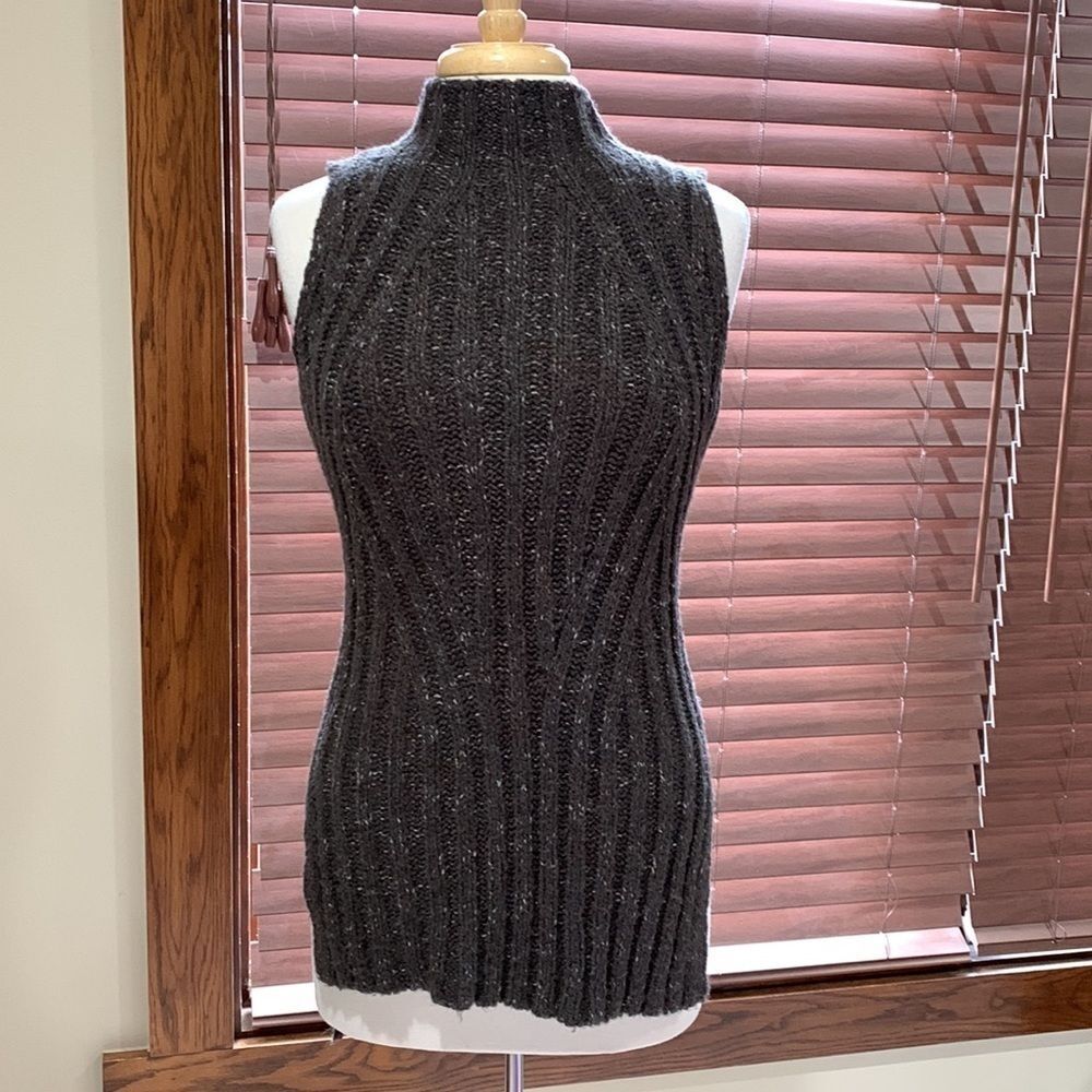 Mossimo sleeveless mock turtleneck sweater tunic, XS